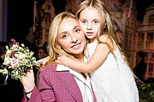 В стиле «Семейки Аддамс» и с дочкой Киркорова: как Надя Пескова отметила 7-летие