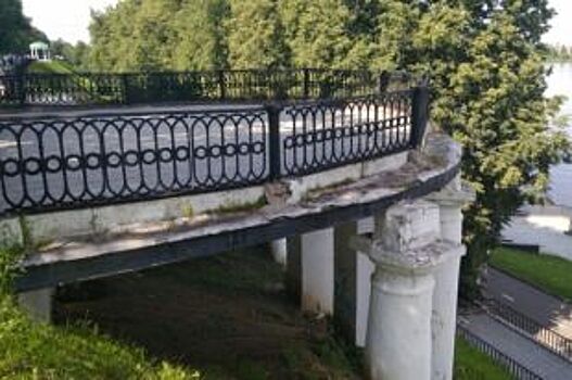 Видовую площадку на Волжской набережной закрыли на аварийный ремонт