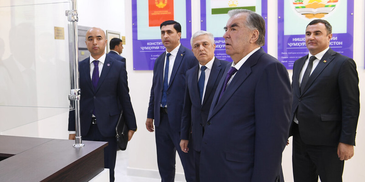 Президент Таджикистана посетил отдаленные районы страны