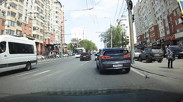 На ул. Калинина торопливый водитель «умчался вдаль по встречной»