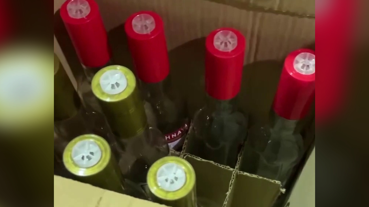 Трое бутлегеров задержаны в Челябинске при перевозке двух тысяч бутылок контрафактной водки