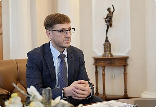 Сотрудникам УГМУ представили нового главу вуза