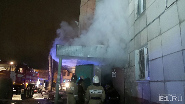 Жителей многоэтажки на Сортировке эвакуировали посреди ночи из-за пожара в мусоропроводе