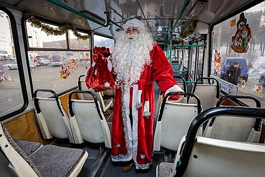 В автобусах Мострансавто можно услышать новогодние поздравления