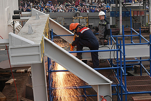 В РФ отложили строительство неатомных ледоколов