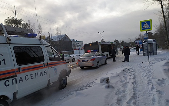 В Ноябрьске пассажирский автобус на «зебре» сбил женщину. ФОТО