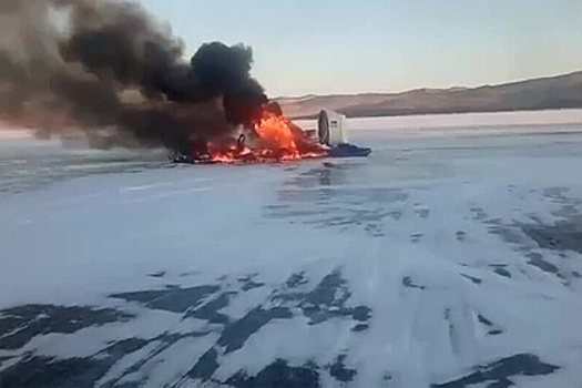 Появилось видео с последствиями столкновения катера и внедорожника на Байкале