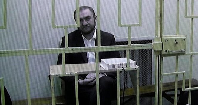 СК просит продлить срок ареста сенатору Рауфу Арашукову