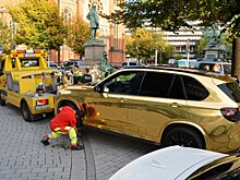 Полиция запретила ездить на «золотом» BMW X5 и эвакуировала машину