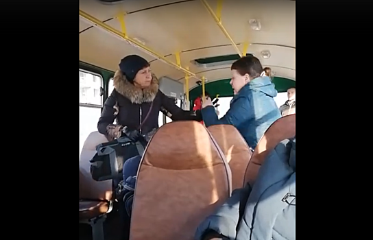 Две жительницы Екатеринбурга подрались в автобусе из-за алкоголя