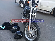 В Уфе мотоциклист протаранил Renault Logan: пострадал пассажир байка