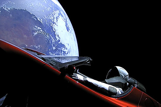 Маск опубликовал видео со своей Tesla на орбите