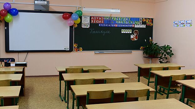 Учительница младших классов тайно снималась в порно и попалась из-за анонимного доноса