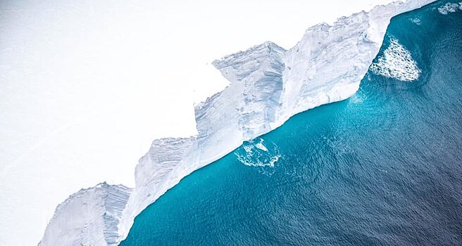 Самый большой в мире айсберг сфотографировали на пути к Южной Георгии и Южным Сандвичевым Островам