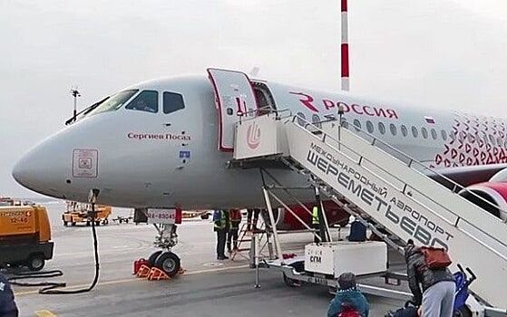 Самолёты SSJ100 а/к «Россия» получают имена городов с многовековой историей