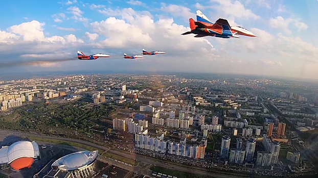 "Стрижи" показали видео из кабины истребителя во время авиашоу над Кемеровом