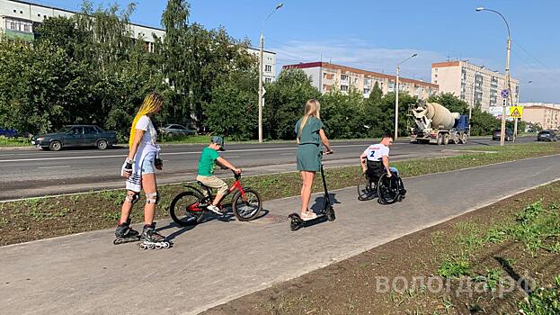 В Вологде активисты проверяют новые тротуары на ровность с помощью спортивного инвентаря