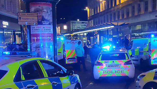 В Манчестере мужчина напал с ножом на прохожих