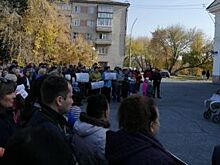 В Новоалтайске люди вышли на митинг за сохранение местного роддома