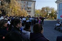 В Новоалтайске люди вышли на митинг за сохранение местного роддома