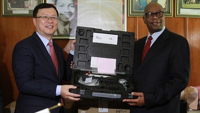 Китай и Зимбабве реализуют программу в области хирургии катаракты