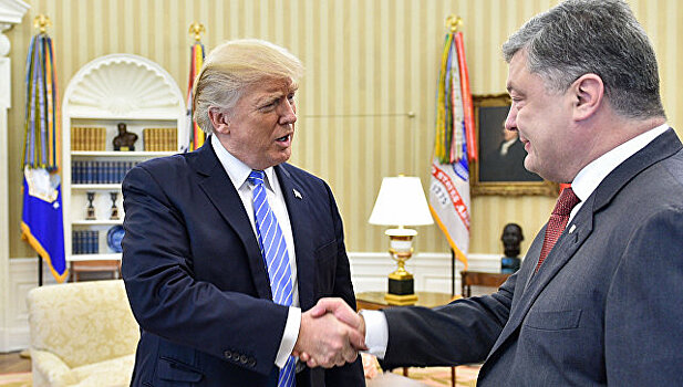 Трамп поздравил Порошенко с Днем независимости