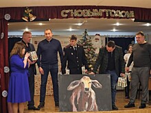 Сотрудники полиции УВД по ЮЗАО продолжают акцию «Полицейский Дед Мороз»