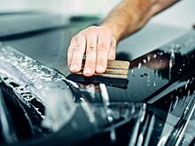 Защита кузова автомобиля полиуретановой пленкой – для чего это делают?