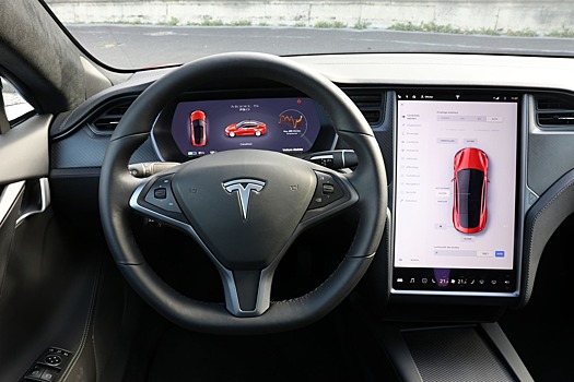 Илон Маск пообещал показать работу полноценного автопилота Tesla