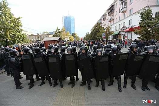 На челябинку завели уголовное дело за оскорбление полицейских на митинге против пенсионной реформы
