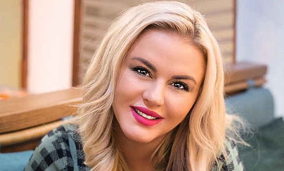 Анну Семенович без груди не узнали поклонники