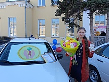 Лучшим учителям Омска подарили автомобили