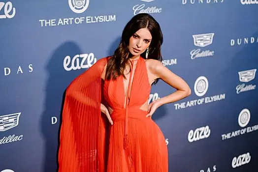 Эмили Ратаковски после расставания с Питом Дэвидсоном переключилась на другого комика