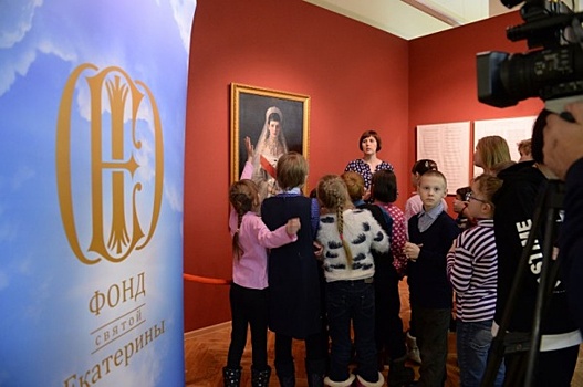 Фонд святой Екатерины организовал детям из Центра социальной помощи семье экскурсию по музею