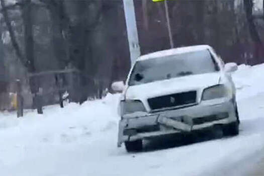 На Сахалине мужчина запачкал кровью лобовое стекло Toyota Crown в момент ДТП