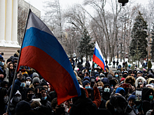 Опустить или отпустить. В Саратове на акции в поддержку Навального задержан 41 человек. Фото и видео