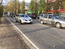 В Калининграде велосипедист упал на попутную легковушку