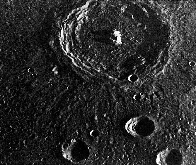 Снимок фрагмента Меркурия, сделанный аппаратом Mariner 10, 29 марта 1974 года