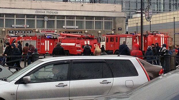 Десятки автомобилей скорой помощи направлены к местам взрывов в Петербурге