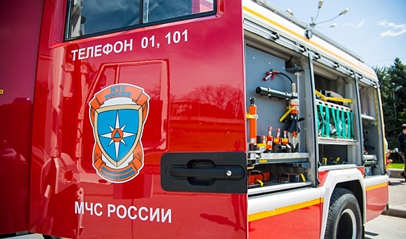 В Волгоградской области пожар уничтожил автомобиль ВАЗ