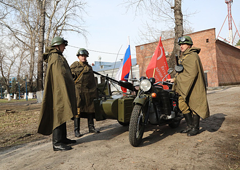 Найденные при раскопках личные вещи погибшего 79 лет назад, в боях за Сталинград воина - амурчанина, передали родственникам в Амурской области