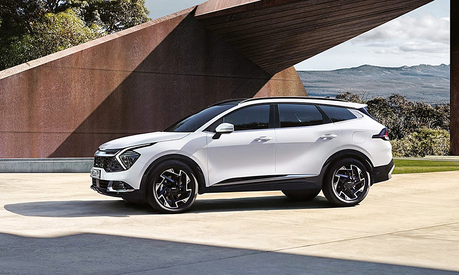 Kia Sportage. Это автомобиль, как и Hyundai Tucson, до роста цен в 2022 году был основной моделью в категории от 1 до 2 млн рублей. Эксперт Баканов советует покупать Kia Sportage с мотором объемом 2,4 литра