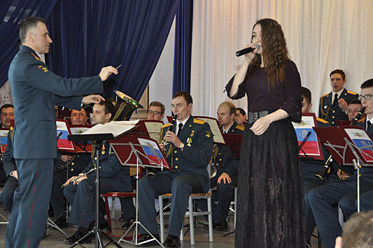 Оркестр военной академии РХБ защиты выступил с концертом в костромском государственном университете