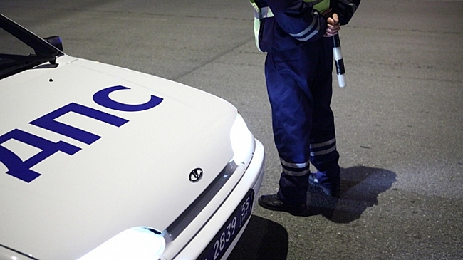 КамАЗ сбил 16-летнюю девушку в поселке Иртышском