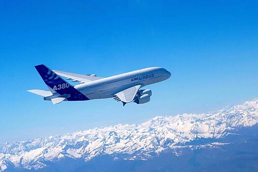 Самый большой в мире пассажирский самолет распродадут на сувениры