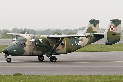 Военный самолет совершил аварийную посадку в Непале