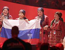 Лапти, косухи и платье-экран: в чем выступали на «Евровидении» участники от России