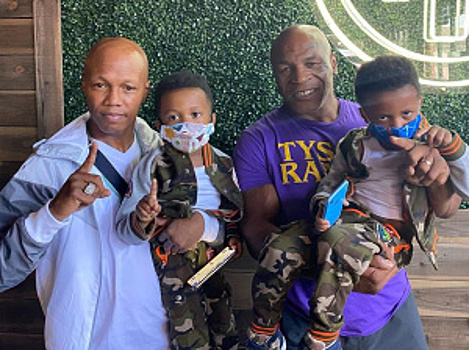 Ломаченко продолжает делать "это", рифлёный торс Линареса, Джуда в гостях у Тайсона — соцсети