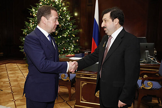 Дмитрий Медведев поздравил ректора РАНХиГС с юбилеем