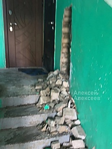 Коммунальщики сломали стену жилого дома в Дзержинске